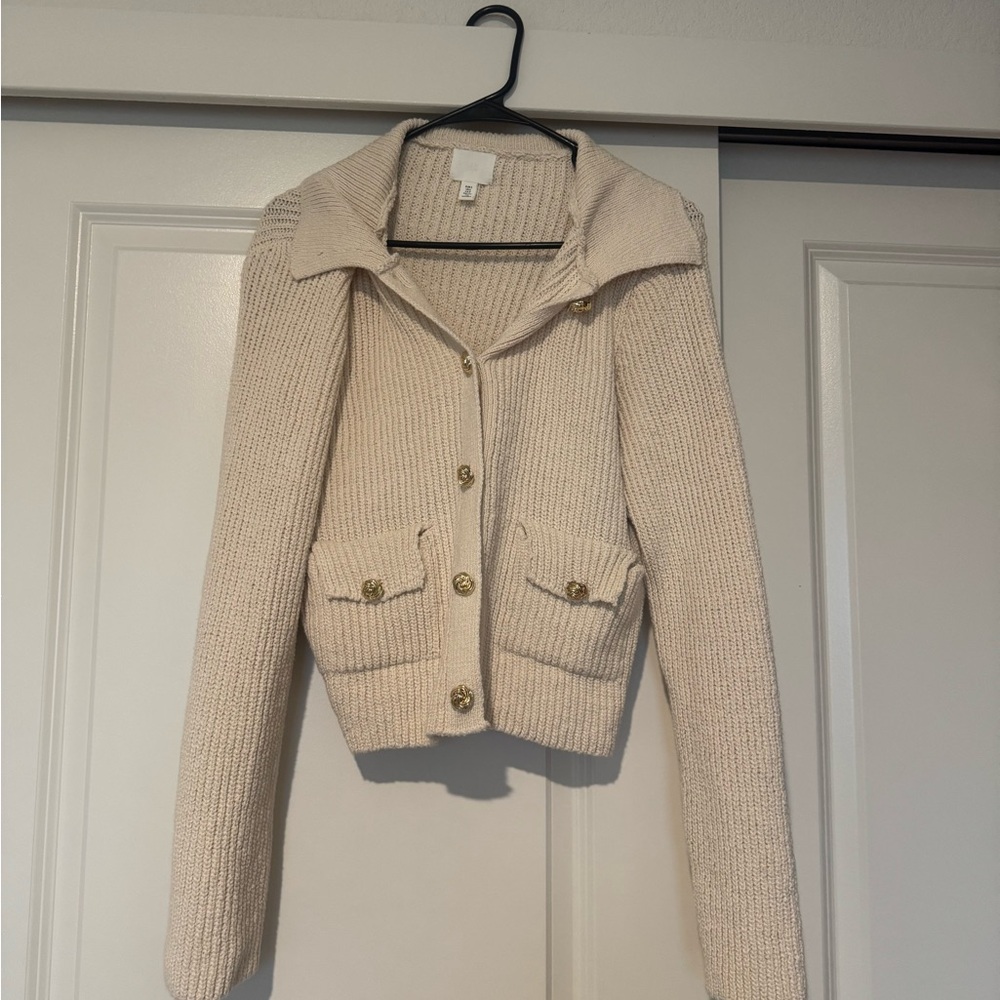Chic Cream Knit Cardigan with Gold Accents H&M XS